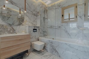 Shower, hair dryer, towels, soap - Luxury suites Marrakech (Marrakech)