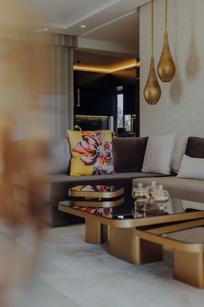 A modern living room with a sofa, coffee table, and decorative pillows. - Luxury suites Marrakech (Marrakech)