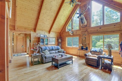 Serene Valley Bend Cabin Rental: 7 Private Acres!