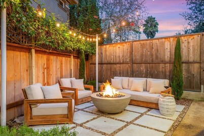 1884 Modernized Home: Fire Pit, Tesla Tech, Near Downtown