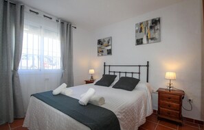 4 bedrooms, travel crib, free WiFi, bed sheets