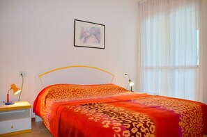 Apartamento, 2 habitaciones, balcón, vistas al mar | 3 dormitorios