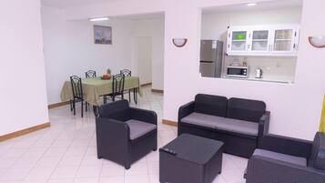 Apartment, 2 Bedrooms, Accessible, Patio | Dining