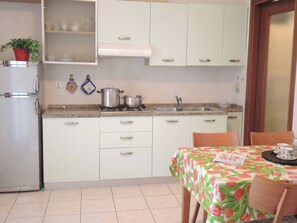 Apartamento, 1 habitación, patio, vistas al jardín | Interior