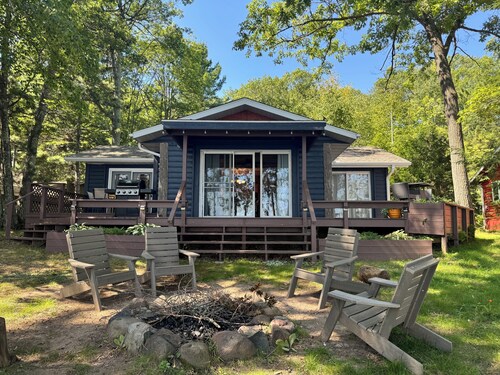 Lac Courte Orielles Lakefront Cottage with Private Dock : Sleeps 6
