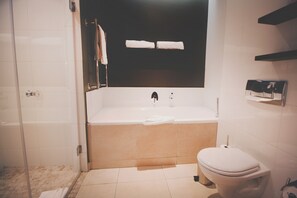 Studio, 1 Bedroom, Balcony, Garden View | Bathroom - Cosy Studio in Camps Bay (Cape Town)
