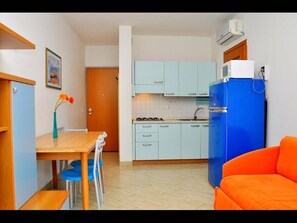 Lejlighed - 3 soveværelser - balkon - byudsigt | Stue