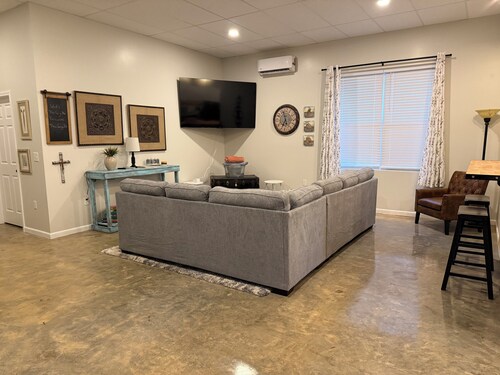 The Gig - Amazingly Unique Space Comfortably Sleep 12+ only 10 min from Oxford