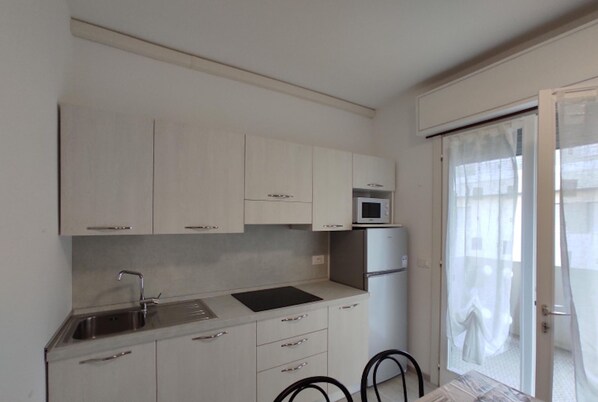 Studio, Mehrere Schlafzimmer, Balkon, Meerblick | Innenbereich