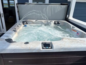 Outdoor spa tub - Hidden Gem, Relax,Water Views, Bay Breezes Elevator & Decks &Hot Tub&Turf Fields (Milford)
