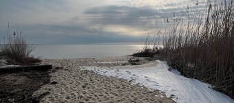 Hidden Gem, Relax,Water Views, Bay Breezes Elevator & Decks &Hot Tub&Turf Fields