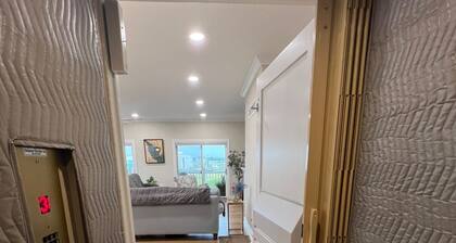 Hidden Gem, Relax, Water Views, Bay Breezes Elevator & Decks & Hot Tub