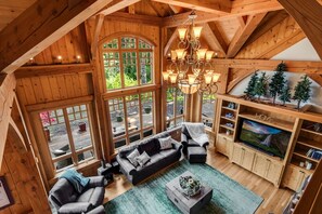 TV, fireplace, ping pong - Maple Hill Lodge - Stevenson Retreat, Hot Tub, AC, Amazing Recreation Area! (Stevenson)