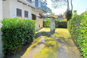 Huvila, 2 makuuhuonetta, parveke, näköala puutarhaan | Puutarha
