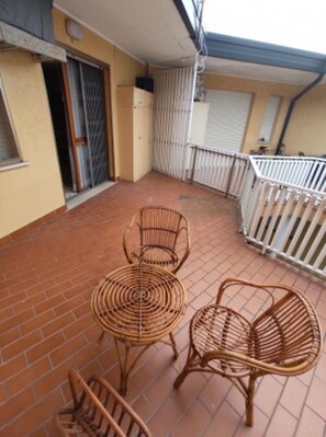 Estudio, balcón | Jardines del alojamiento