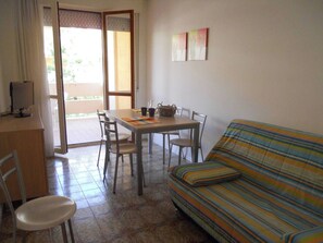 Apartment, 2 Bedrooms, Balcony, Ocean View | Living room