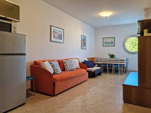 Departamento, 2 habitaciones, balcón, vista a la ciudad | Sala de estar