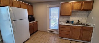 Cozy Modern Upstairs Apartment