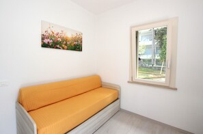 Appartement, 2 slaapkamers, balkon, uitzicht op tuin | Woonkamer