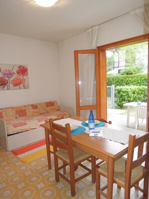 Apartment, 2 Schlafzimmer, Terrasse, Gartenblick | Speisen