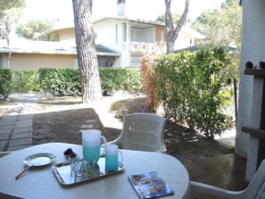 Apartamento, 2 habitaciones, patio, vistas al jardín | Jardín