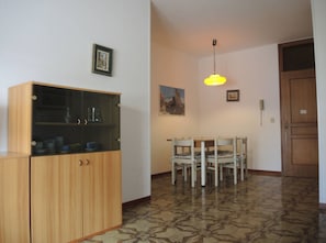 Appartement, 2 chambres, terrasse, vue sur la ville | Salle à manger