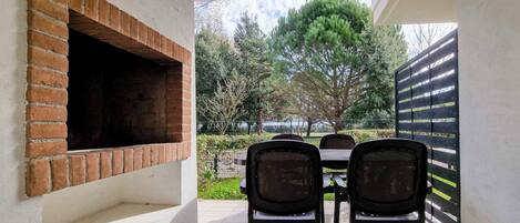 Tempat makan outdoor