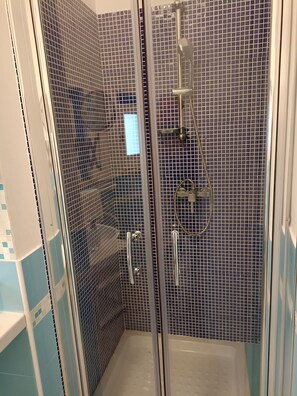 Maison, 1 chambre, fumeur, vue jardin | Équipements de salle de bain