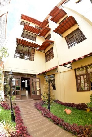 Terrace/patio - Huaraz Hotel & Lodging (Huaraz)