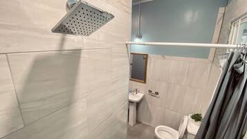 Dusche, Handtücher, Seife, Toilettenpapier