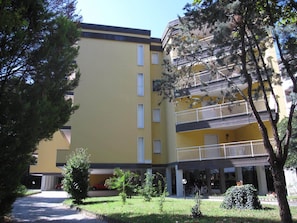 Appartement, 2 chambres, balcon, vue sur le jardin | Extérieur
