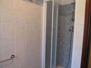 Apartment, 2 Bedrooms, Balcony, Garden View | Bathroom shower