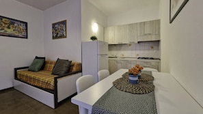 Apartment, 1 Bedroom, Balcony, City View | Living room
