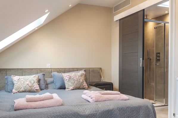 2 chambres, fer et planche à repasser, Wi-Fi, literie fournie