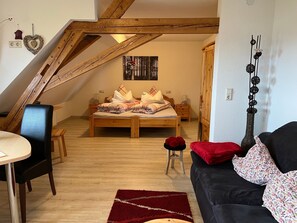 TV, DVD player, ping pong - Studio Apartment 'Apartment Schweizblick, 35 Qm' with Shared Garden and Wi-Fi (Görwihl)