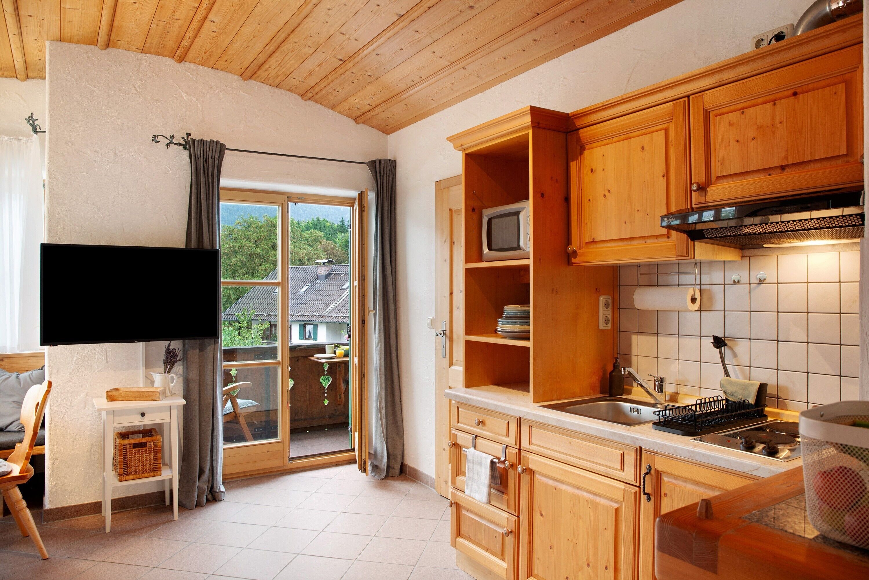 Frigorifero, microonde, piano cottura, macchina per tè/caffè