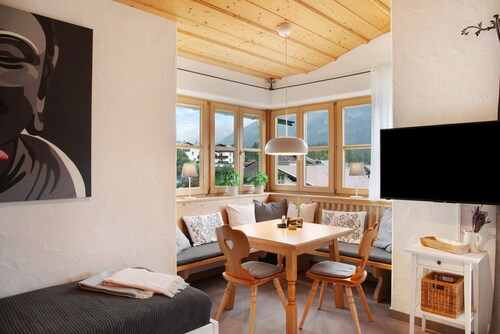 Appartement 'Kramernest' met Uitzicht op de Bergen, Balkon en WiFi