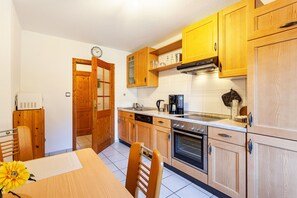Fridge, microwave, oven, stovetop - Apartment "Busch" in the Village Centre with Wi-Fi (Meinerzhagen)