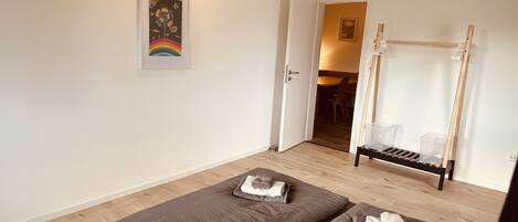 2 bedrooms, iron/ironing board, free WiFi, bed sheets