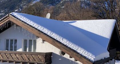 Appartement 'Ferienwohnung Max 2' avec vue sur les montagnes, balcon et Wi-Fi