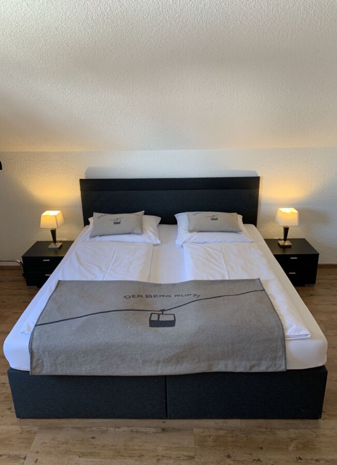 4 soverom, strykejern/-brett, wi-fi (inkludert) og sengetøy