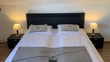 4 bedrooms, iron/ironing board, free WiFi, bed sheets