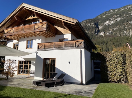 Exterior. Apartment 'Ferienwohnung Max 3' with Mountain View, Private Terrace and Wi-Fi