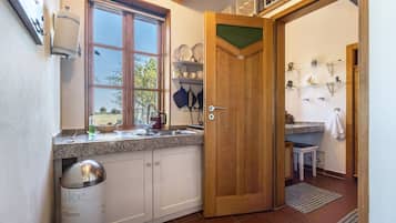 Frigorifero, microonde, piano cottura, macchina per tè/caffè