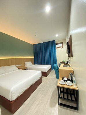 Phòng Deluxe | 1 phòng ngủ, trang bị nội thất với thiết kế riêng biệt, bàn 