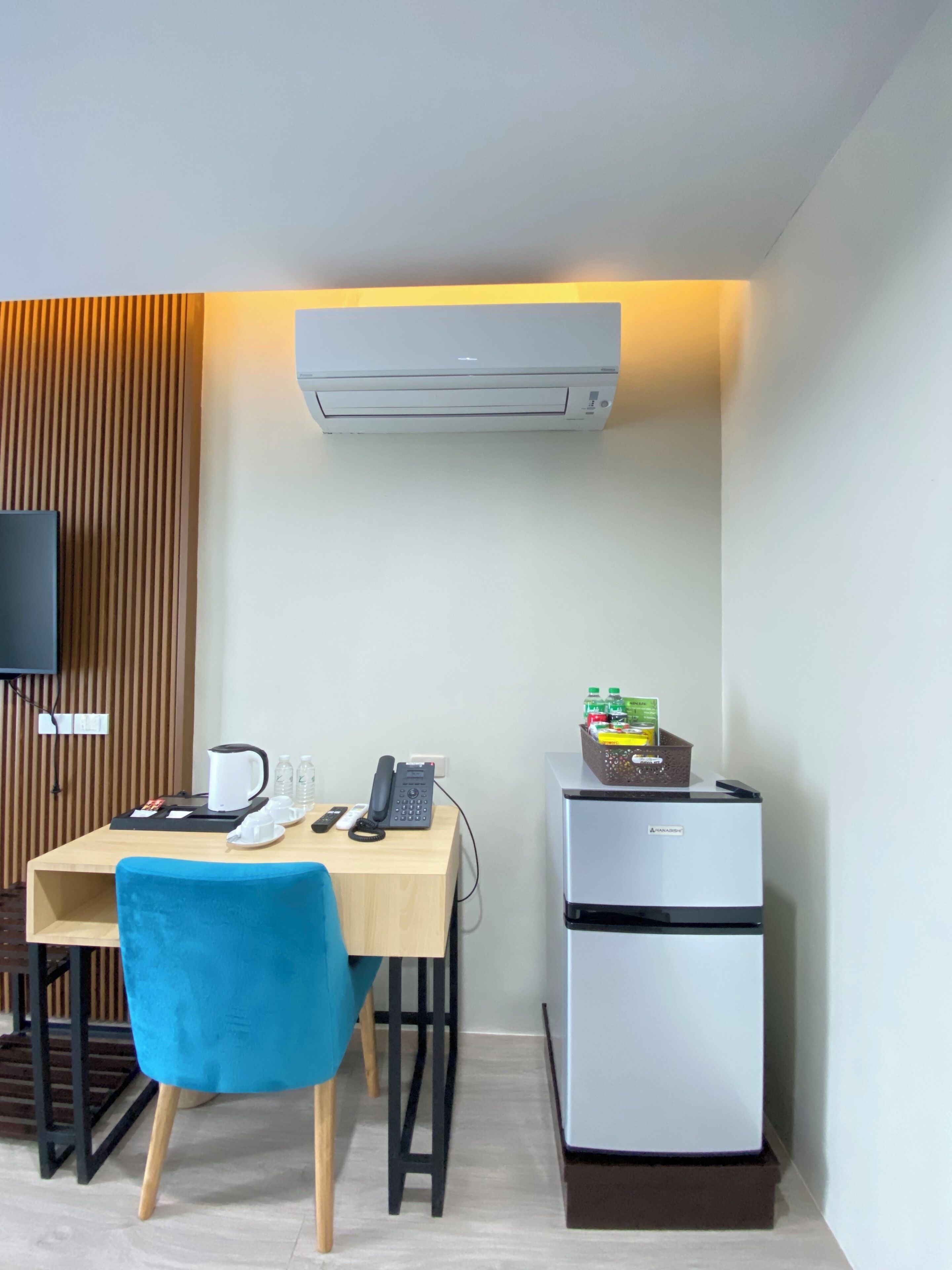 executive room | living area | flat-screen tv