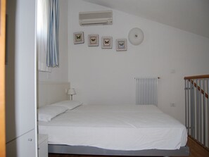 Apartment, 3 Schlafzimmer, Balkon | 4 Schlafzimmer