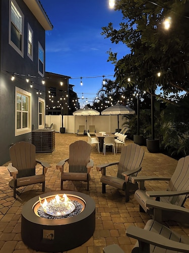 The Saltwater House - Space Coast townhouse only 1/2 a mile from the beach