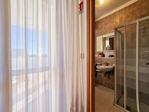 Bathroom - Seafront View Studio in Bibione-beahost (San Michele al Tagliamento)
