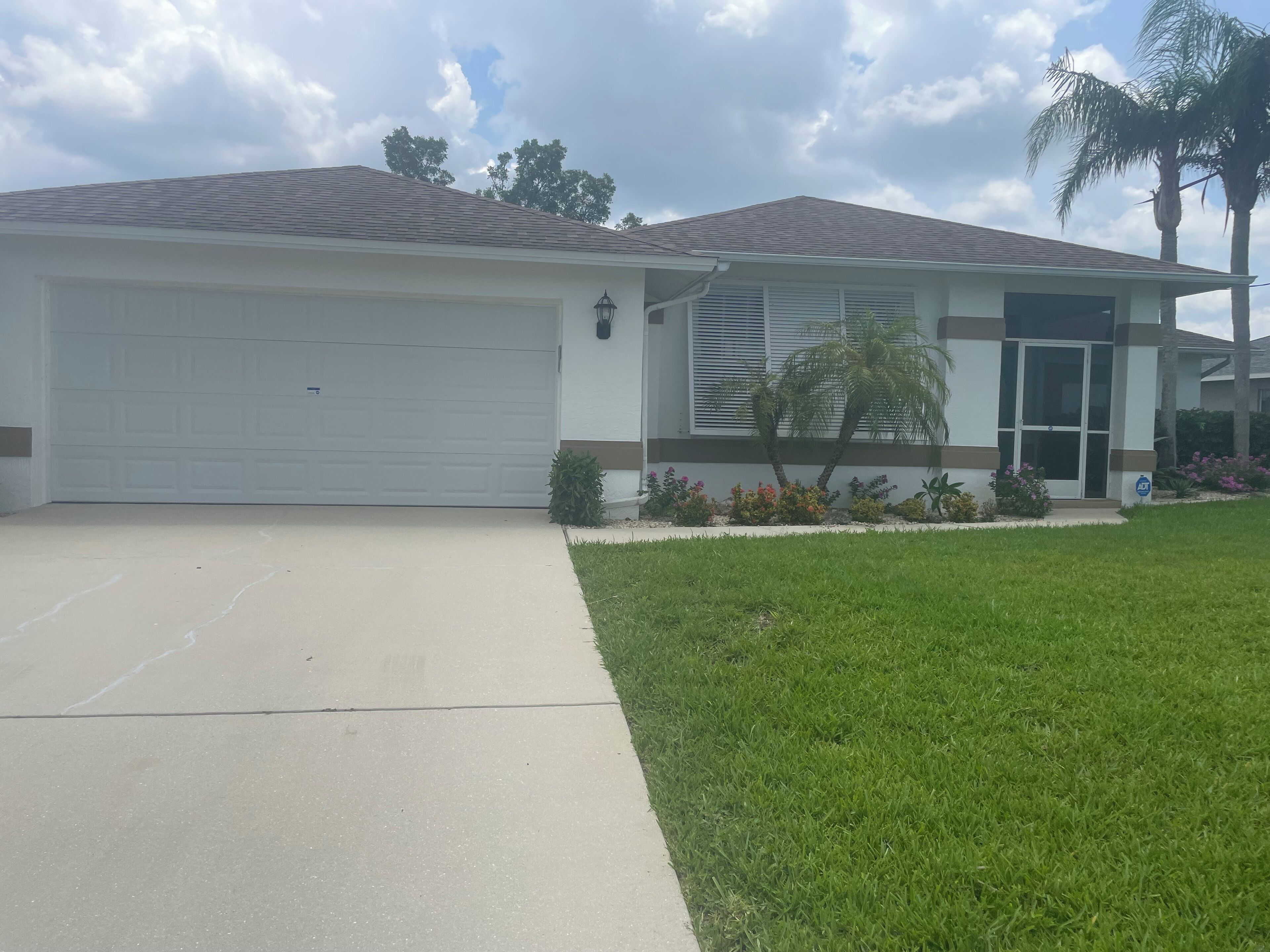 Family Friendly Pool House Retreat!